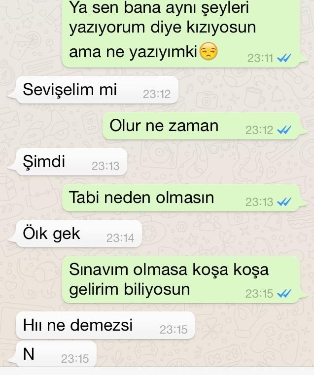 Bugün yanıma geldi sonra bunları yazdı baksanıza dalga mo geçiyo ciddi mi benden hoşlanıyo mu acaba?