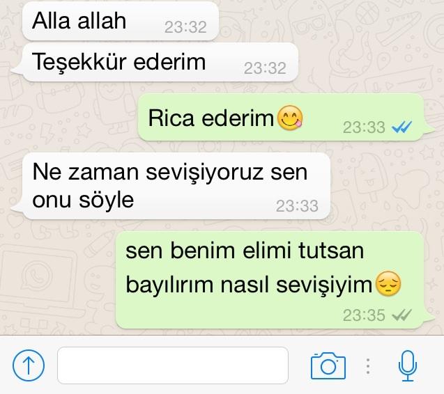 Bugün yanıma geldi sonra bunları yazdı baksanıza dalga mo geçiyo ciddi mi benden hoşlanıyo mu acaba?