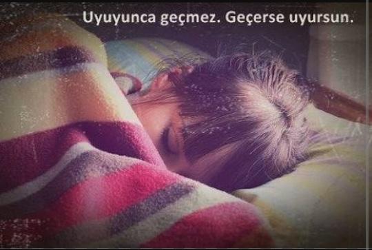 Uyuyunca mı geçer Geçince mı uyursun?<br />Sorular sorular sorular... ?