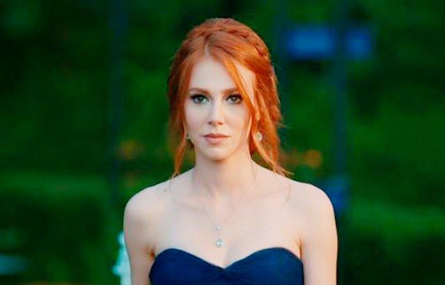Scarlett Johansson mu Elçin Sangu mu?