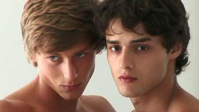Gaylar, sizler sevişirken sıranın ilk kimde olacağını nasıl belirliyorsunuz?