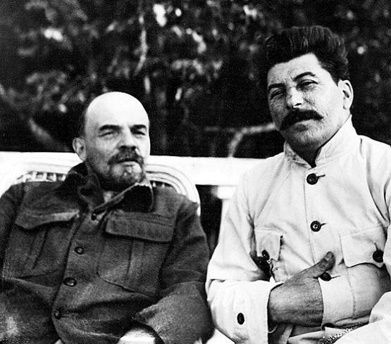 vladimir lenin sizce de karizma ve zekası büyüleyici değil mi ?