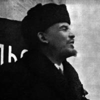 Vladimir lenin sizce de karizma ve zekası büyüleyici değil mi?