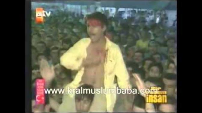 Sizce bir zamanlar Muslum'un konserlerinde satilan bilet sayisi mi yoksa jilet sayisi mi daha fazlaydi :)?