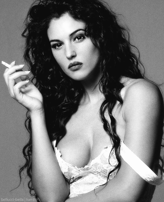 Monica Bellucci'yi beğenmeyen insanoğlu var mıdır?