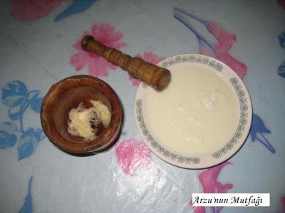 Bu yoğurdu sarımlasaktamı saklasak ? Sarımsaklamasaktamı saklasak?