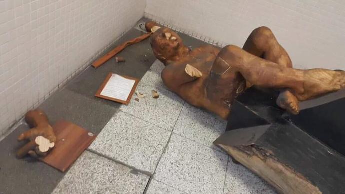 İzmir'deki bu çıplak heykel olayı nedir? Biliyor musunuz?