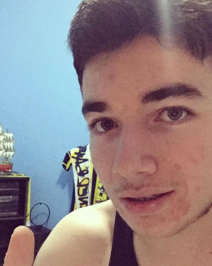 Kızlar, 2 dk bakın Sizce Ben Çirkinmiyim Kız arkadaşlarım bana çirkin diyip duruyorlar Sinir ettiler beni iyice?