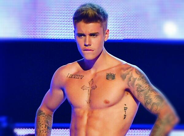 Justin Bieber kaslı bir bebeğe benzemiyor mu?