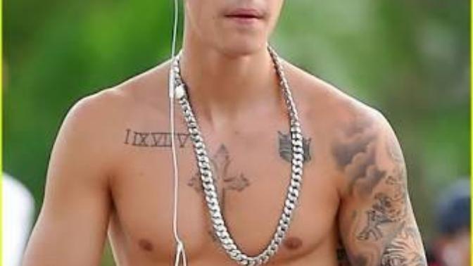 Justin Bieber kaslı bir bebeğe benzemiyor mu?