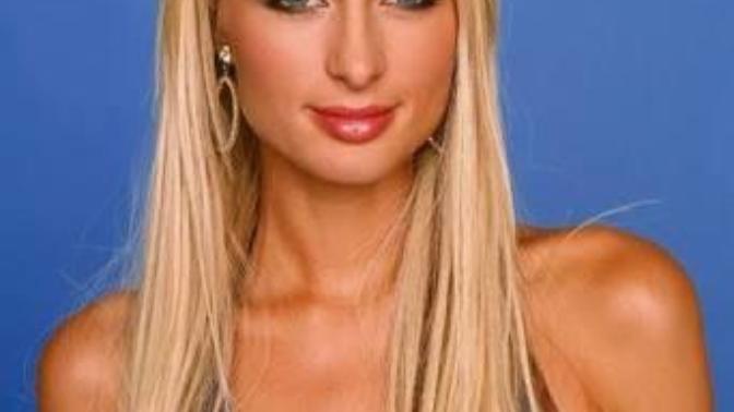 Paris hilton biraz tipsiz değil miymis?