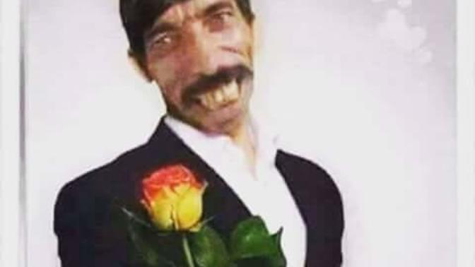 Böyle yakışıklı kaslı ve çiçekleri seven sevgiliyi nerden bulabilirim?