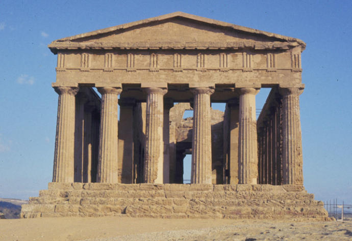 Anıtkabir'in Yunan tapınaklarına benzerliği dikkatinizi çekti mi?