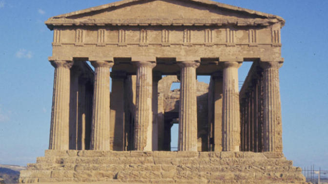 Anıtkabir'in Yunan tapınaklarına benzerliği dikkatinizi çekti mi?