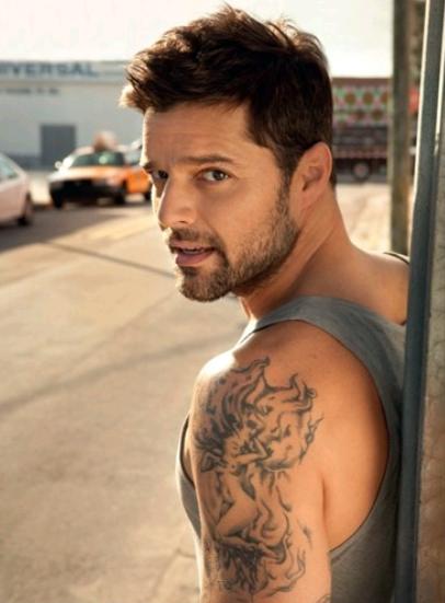 Ricky Martin sever misiniz? Sizce hangi fotoğrafta daha sexy? Son olarak bu adam gay sizce hiç gay'e benziyor mu?