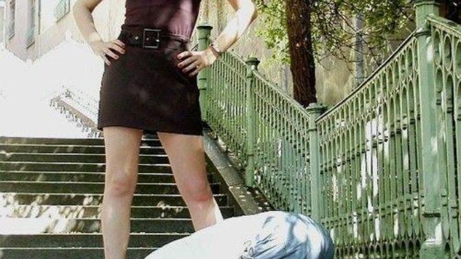 Kızlar, Çok açılmış ama sonucu bu ülkede bulunamamış foot worship/fetish?