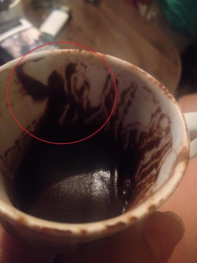 Şunu bir açıklayın nolurr.Bu azrail mi önünde de bir adam??