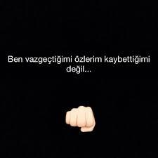 İnsan kaybettiğini mi özler, vazgeçtiğini mi?