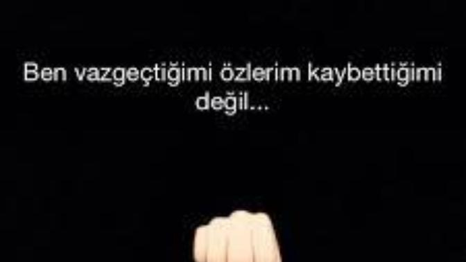 İnsan kaybettiğini mi özler, vazgeçtiğini mi?