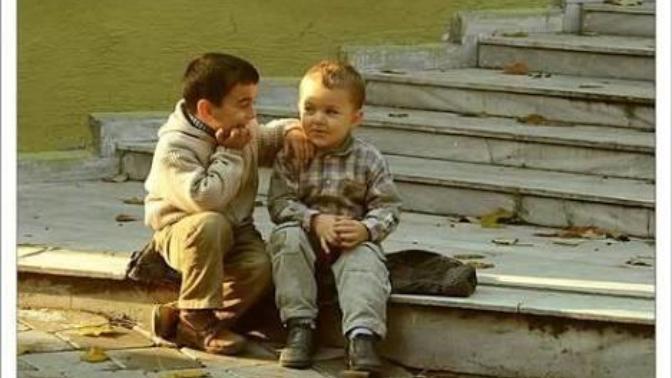 İnsanlardan tiksiniyorum. Arkadaş olmaktan kaçıyorum hep soğuk davranıyorum. Normal biri gibi olmak için ne yapmalıyım?