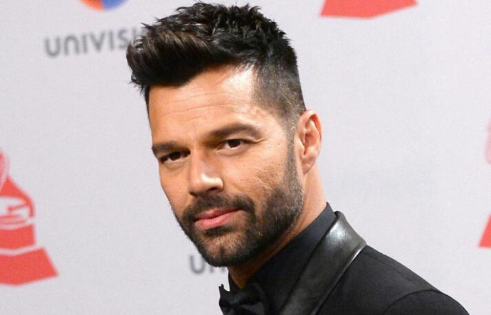 Aranızda Ricky martin gibi yakışıklı olan var mı :D ?