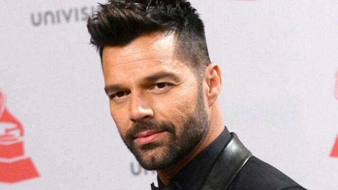 Aranızda Ricky martin gibi yakışıklı olan var mı :D?