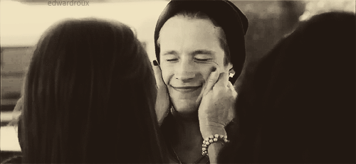 Sevdiğinizin Yanaklarını Sıkar mısınız / Sıkar mıydınız ?