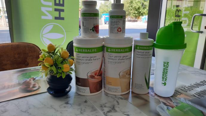 Herbalife Shaker Set