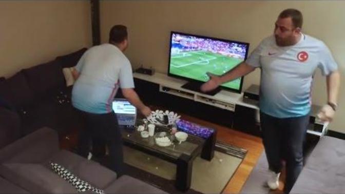 Aşırı derecede futbol fanatiği olan erkek ve kadınlar hakkında ne düşünüyorsunuz?