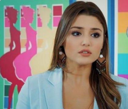 Hande erçelin Saçı sizce hangi renk?
