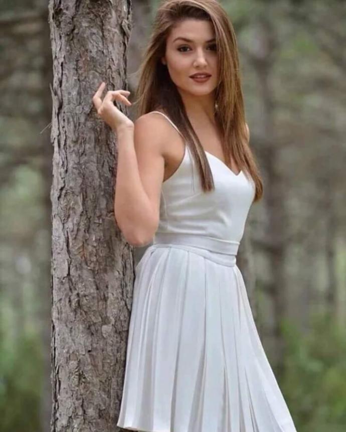 Hande erçelin Saçı sizce hangi renk?