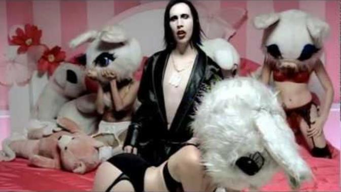 Bu Marilyn Manson eşcinsel mi sizce?