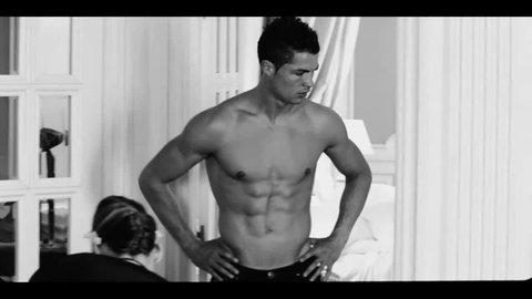 Cristiano Ronaldo yakışıklı mı karizmatik mi?