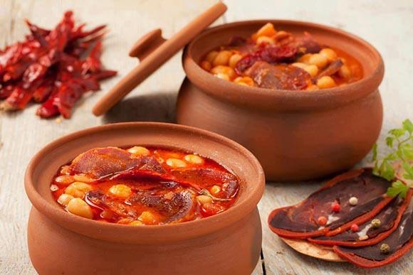 Sucuklu kuru fasulye mi? Pastırmalı kuru fasulye mi?
