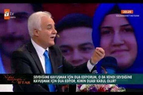 Nihat Hatipoğlu'na soru soran kişiler trol mü yoksa salak mı :D?