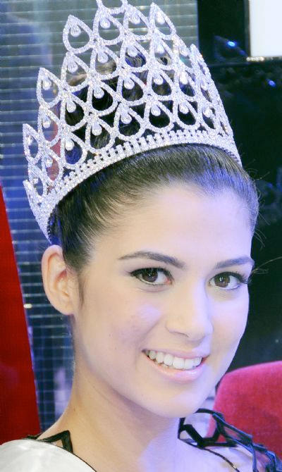 Bu Miss Turkey'de 1. seçilen neye göre seçiliyor bu kız Miss Turkey olmuş ama hiç güzel değil bence?