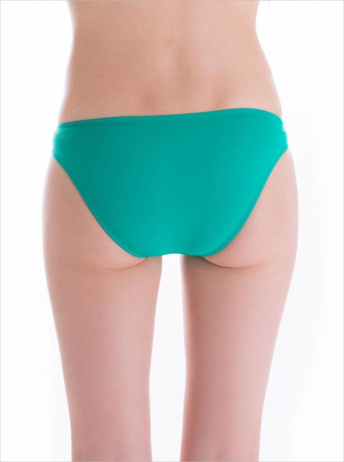 Kızlar, Plajda nasıl bikini altı tercih edersiniz?