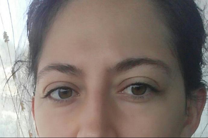 Bu kaşlara nasil şekil verilir ki ?