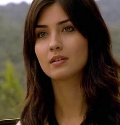 Hande Erçel mi Tuba Büyüküstünmü daha güzel?