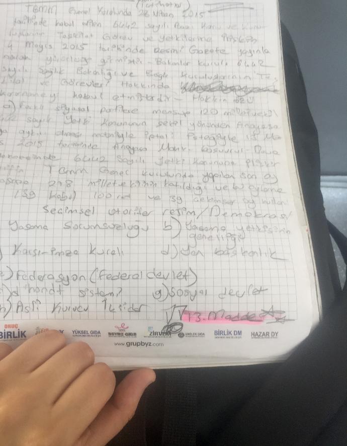 Otobüste bile ders çalışan mikkemmel öğrenciyim. Siz ne yapıyorsunuz bakalım 👯 ?