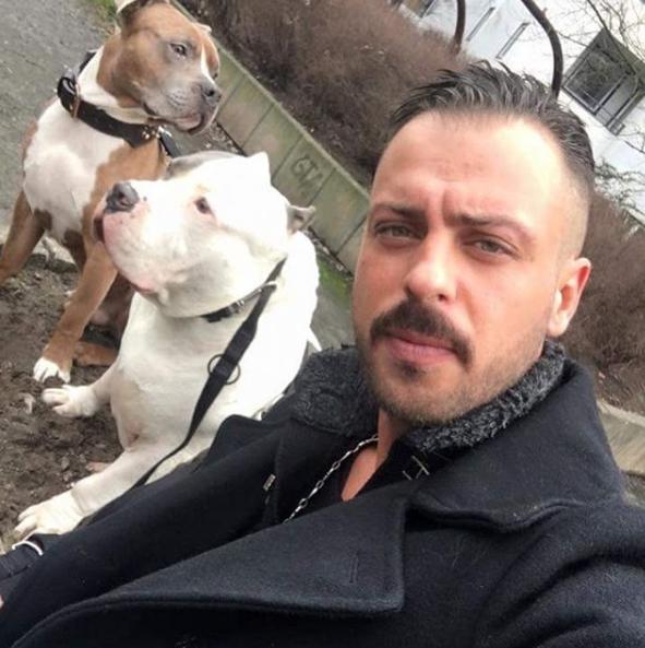 Bu adam çok yakışıklı değil mii 😍😍😍😍❤❤?