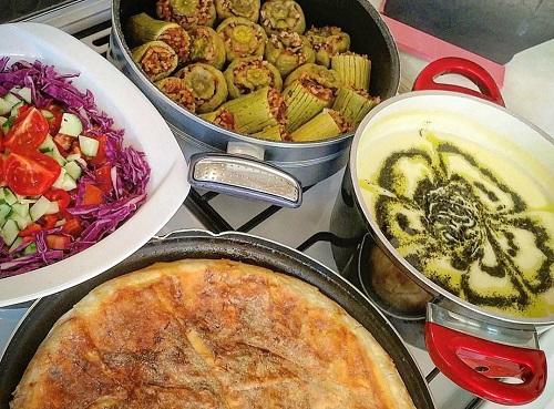 Yoğurt çorbasının yanına ne gider?