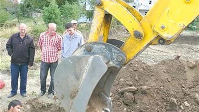 Türkler neden iş makinası çalışırken izler başka milletlerde izliyor mudur?