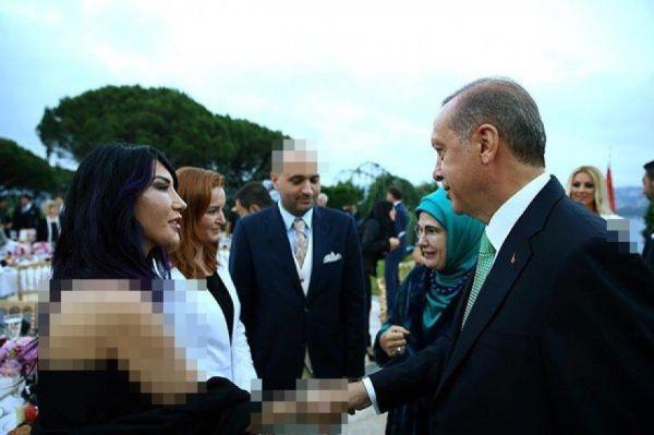 Adamın kafasını sansürleyen gazeteci hakkında ne düşünüyorsunuz😄?