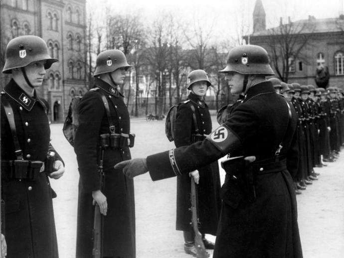 Arkadaşlar bu nazi askerilerinin kullandığı palto modelinden nasıl bulabilirim?