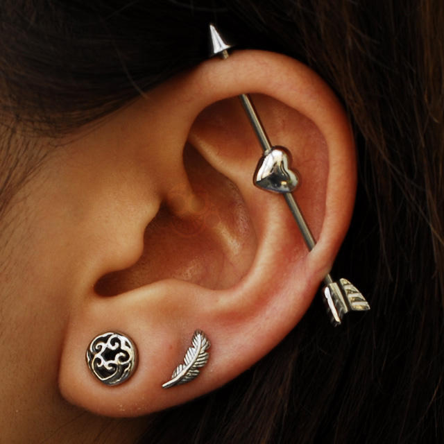 Sizce industrial piercing mi güzel helix piercing mi?
