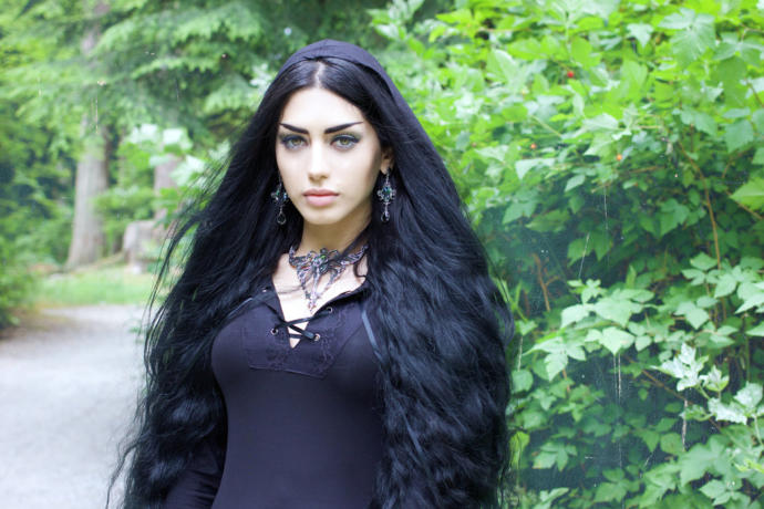 Gothic /Metal giyim tarzını abartmadan benimsemek doğru mu sizce?