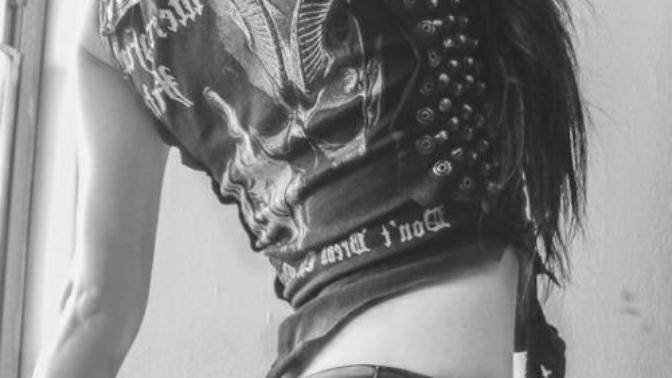 Gothic /Metal giyim tarzını abartmadan benimsemek doğru mu sizce?