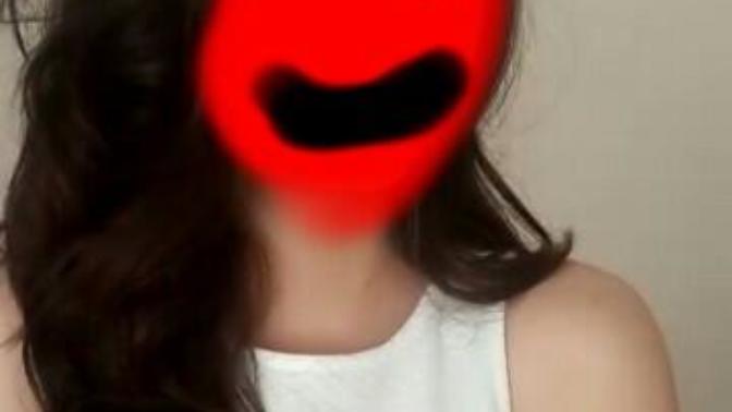 Kızlar, beyaz tenliyim ama değilim... Hangi saç rengi yakışır bana?