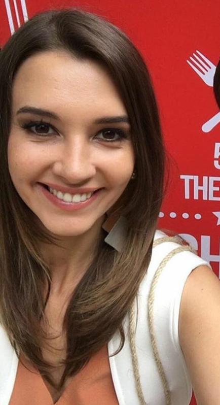 Leyla lydia tuğutlu saç rengi nedir? 